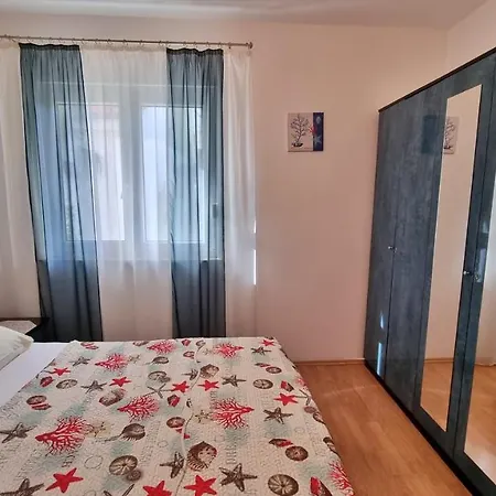 Slado Apartment *